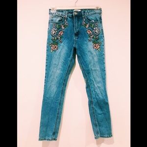 FLORAL EMBROIDERED JEANS